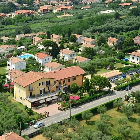Hotel Panoramica Готель Бардоліно